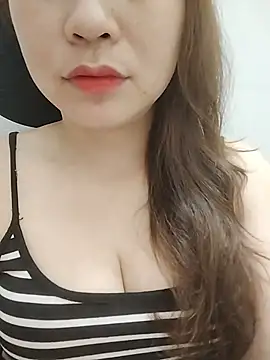 Snapshot of Girl_Shy2000 chatting on May 19, 8:59 pm Girl Shy2000 online show from May 19, 8:59 pm
