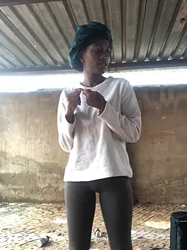 Caramel102004 online show from December 21, 8:43 am