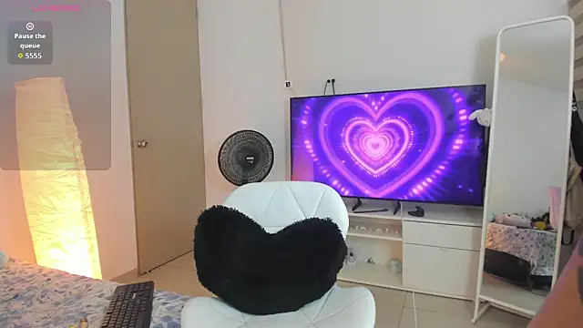 addison sparkle online show from February 4, 7:03 am