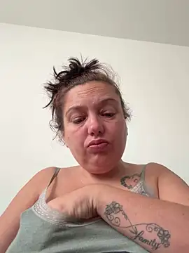 Snapshot of Eleanorxx chatting on October 2, 8:10 am Eleanorxx online show from October 2, 8:10 am