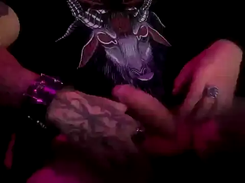 Snapshot of Sinner___ chatting on October 25, 12:40 am Sinner online show from October 25, 12:40 am