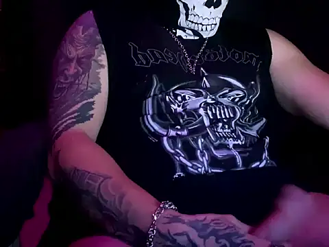 Snapshot of Sinner___ chatting on November 4, 1:59 am Sinner online show from November 4, 1:59 am