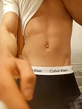 ruiiizz online show from April 15, 4:03 pm