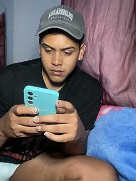 Snapshot of AaronMars_ chatting on October 3, 3:47 am AaronMars  online show from October 3, 3:47 am