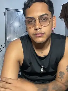 Snapshot of AaronMars_ chatting on October 9, 11:03 pm AaronMars  online show from October 9, 11:03 pm