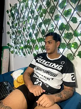 Snapshot of AaronMars_ chatting on October 24, 7:43 pm AaronMars  online show from October 24, 7:43 pm