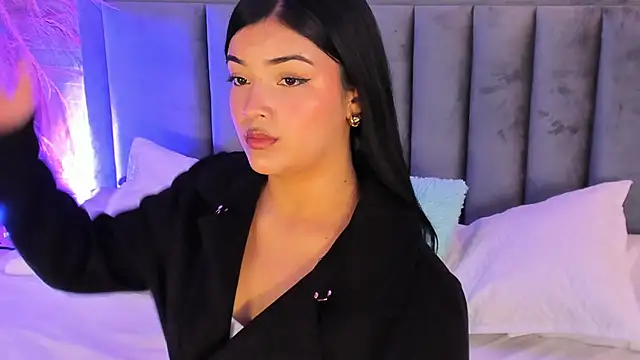 EmmaBlossom online show from November 14, 7:45 pm