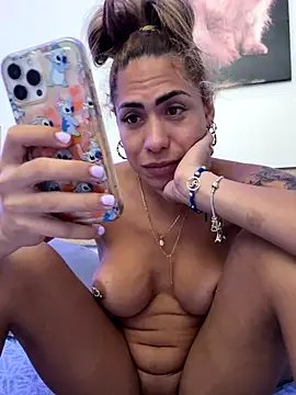 Snapshot of Naomi24herr chatting on October 13, 12:10 am Naomi24herr online show from October 13, 12:10 am