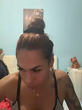 Snapshot of Naomi24herr chatting on November 27, 5:53 am Naomi24herr online show from November 27, 5:53 am