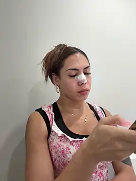 Snapshot of Naomi24herr chatting on February 25, 6:50 pm Naomi24herr online show from February 25, 6:50 pm