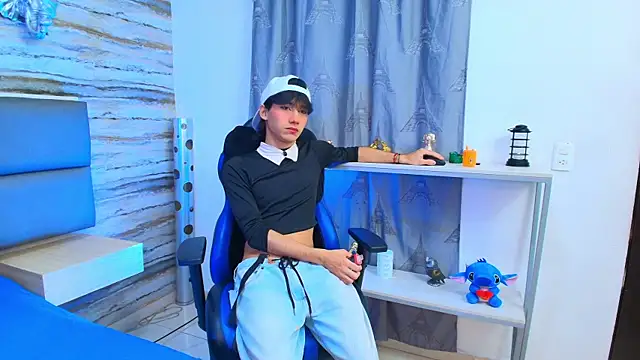 Lovers 21 online show from October 15, 9:15 pm