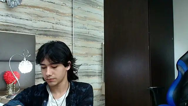 Snapshot of Lovers_21 chatting on April 1, 3:51 am Lovers 21 online show from April 1, 3:51 am