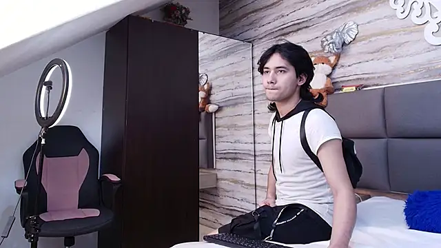 Snapshot of Lovers_21 chatting on May 29, 4:10 am Lovers 21 online show from May 29, 4:10 am