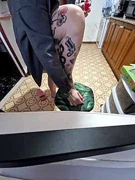 Snapshot of candymaxxx chatting on February 5, 4:11 pm candymaxxx online show from February 5, 4:11 pm