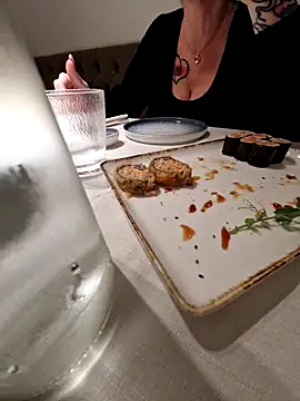 Snapshot of candymaxxx chatting on February 24, 11:52 am candymaxxx online show from February 24, 11:52 am