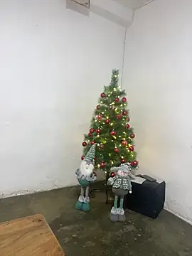 fabulousgirl online show from December 18, 4:07 am