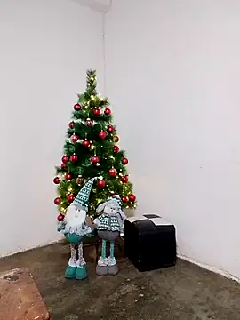 fabulousgirl online show from December 19, 4:30 am