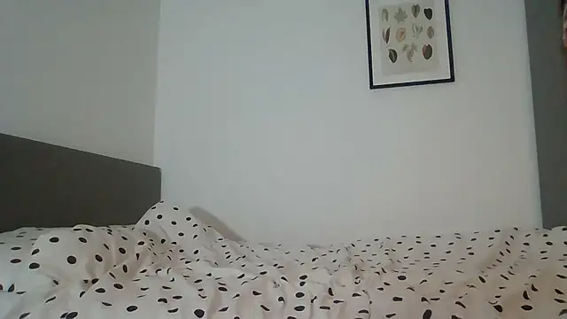 Snapshot of lunaeclipse12 chatting on January 13, 12:16 am lunaeclipse12 online show from January 13, 12:16 am