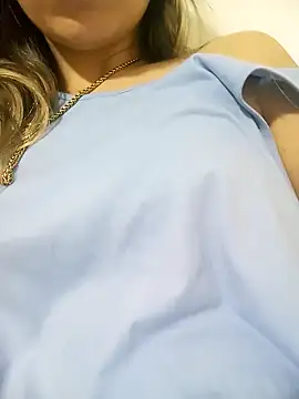 Snapshot of CrisHot202 chatting on October 17, 2:26 am CrisHot202 online show from October 17, 2:26 am