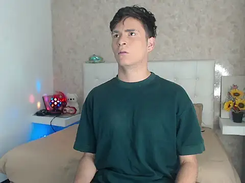 Aaron Foxxx online show from December 16, 9:20 pm