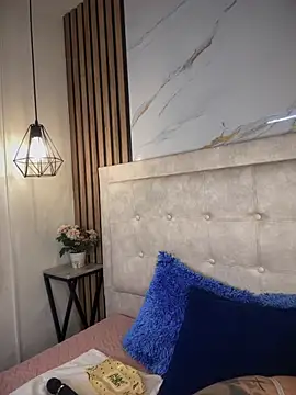 Honey noir online show from February 13, 6:37 pm