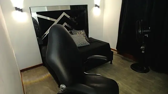 MarianaRojas  online show from March 7, 3:36 am