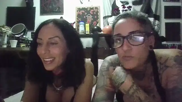 Snapshot of inkdmagz chatting on November 7, 1:27 am inkdmagz online show from November 7, 1:27 am