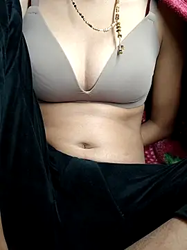 misskomal97 online show from December 2, 1:55 am