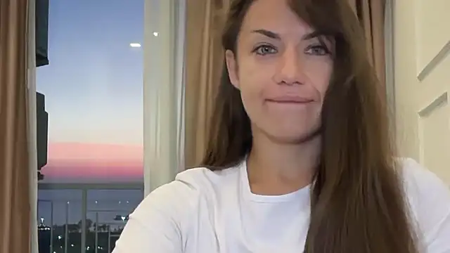 Snapshot of Roriann chatting on February 5, 11:37 am Roriann online show from February 5, 11:37 am