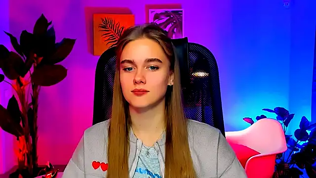 JuneWoods online show from November 13, 7:40 am