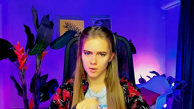 JuneWoods online show from November 19, 6:24 am