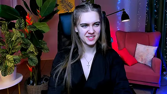 JuneWoods online show from March 28, 8:25 am