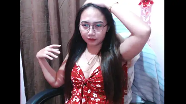 Snapshot of pinayscarlet chatting on October 4, 2:31 am pinayscarlet online show from October 4, 2:31 am