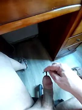 azery27000 online show from December 17, 1:39 pm