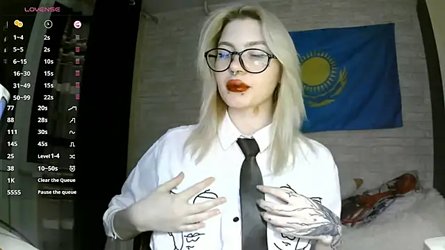 Snapshot of MernaGoggin chatting on September 29, 2:44 pm MernaGoggin online show from September 29, 2:44 pm