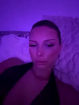 Snapshot of blondeeee chatting on January 7, 5:04 pm blondeeee online show from January 7, 5:04 pm