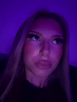 Snapshot of blondeeee chatting on January 16, 3:49 pm blondeeee online show from January 16, 3:49 pm