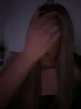 Snapshot of blondeeee chatting on February 2, 4:49 pm blondeeee online show from February 2, 4:49 pm