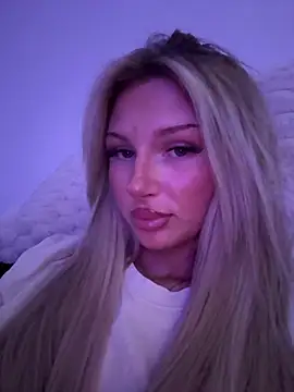 blondeeee online show from April 27, 4:49 pm