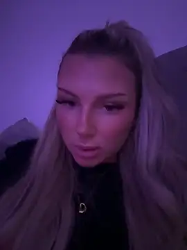 blondeeee online show from May 2, 5:40 pm