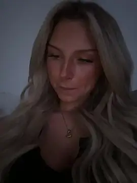 blondeeee online show from May 7, 7:52 pm