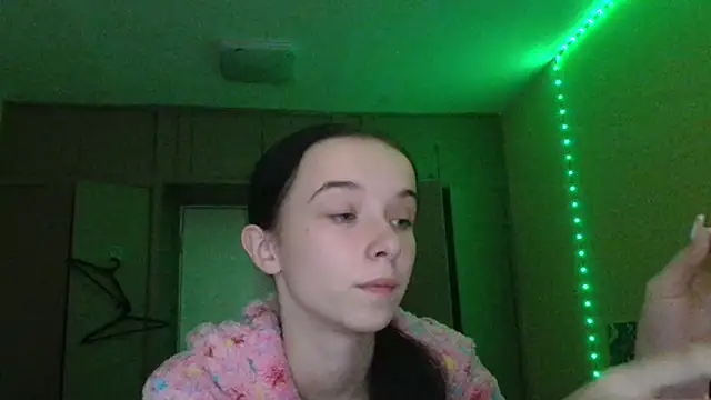 Snapshot of Emilia_Light chatting on October 10, 6:56 am Emilia Light online show from October 10, 6:56 am