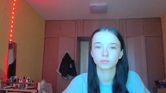 Emilia Light online show from April 15, 5:36 am