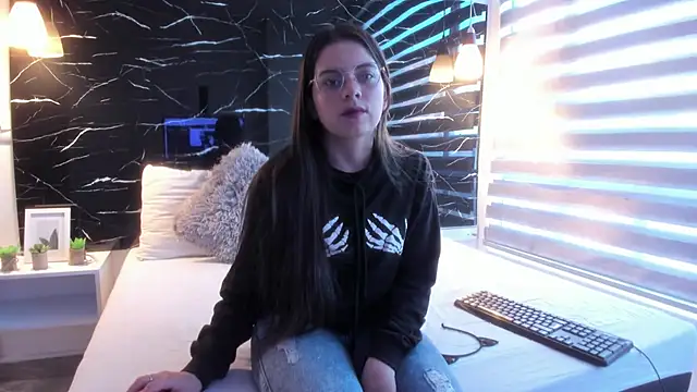 Snapshot of ZOE_LE chatting on October 24, 11:39 am ZOE LE online show from October 24, 11:39 am