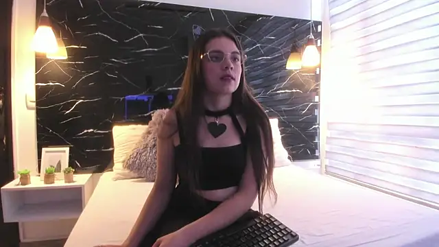 Snapshot of ZOE_LE chatting on October 27, 11:47 am ZOE LE online show from October 27, 11:47 am