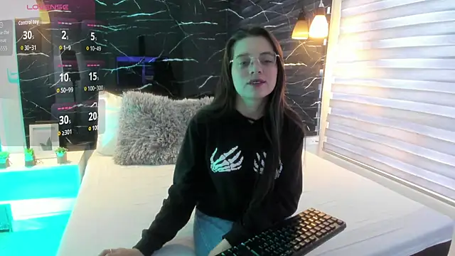 Snapshot of ZOE_LE chatting on November 4, 11:53 am ZOE LE online show from November 4, 11:53 am