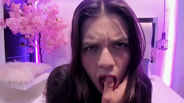 Snapshot of ZOE_LE chatting on November 18, 11:47 am ZOE LE online show from November 18, 11:47 am