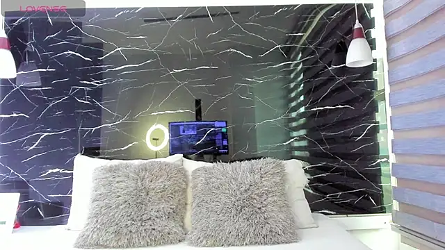 ZOE LE online show from March 24, 11:59 am