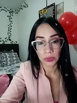 YaraDuartee online show from February 18, 2:51 am