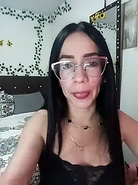 YaraDuartee online show from March 4, 1:33 am